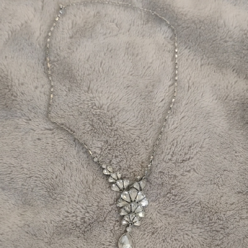 Elegant Silver Tone Floral Necklace